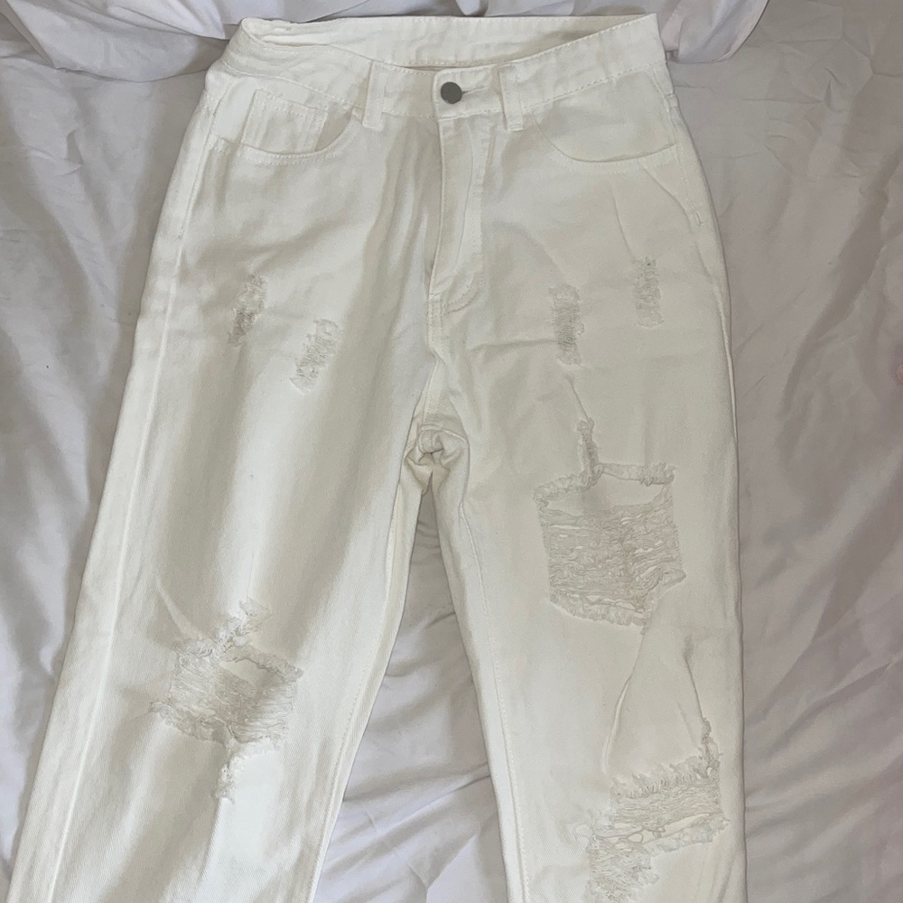 WHITE HIGH-WAISTED RIPPED JEANS (straight leg)